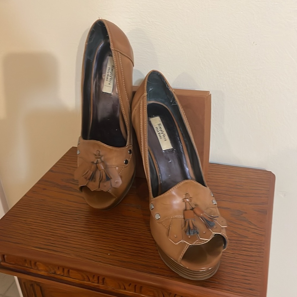 Simply Vera Wang Platforms size 8.5
